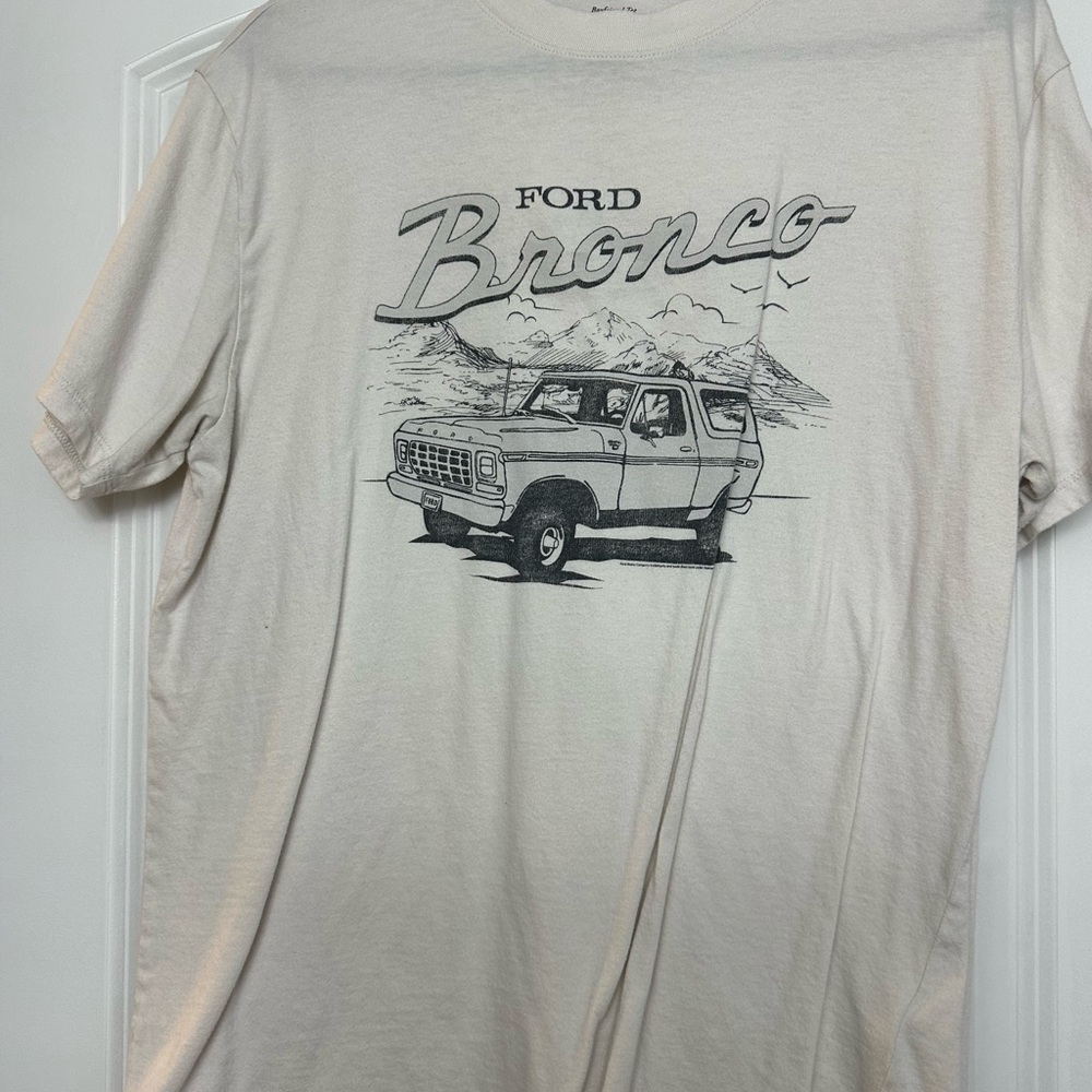 Abercrombie & Fitch Graphic Tee - Cream